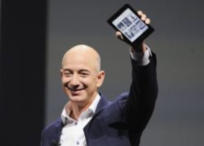 Jeff Bezos, presidente y fundador de Amazon, durante el lanzamiento de una de sus tabletas Kindle Fire.