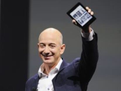 Jeff Bezos, presidente y fundador de Amazon, durante el lanzamiento de una de sus tabletas Kindle Fire.