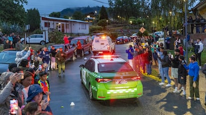 El Servicio Médico Legal traslada el cuerpo del expresidente Sebastián Piñera, en Lago Ranco, el 6 de febrero de 2024.