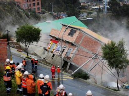 Las viviendas habían sido erigidas en terreno no apto para la construcción; la capital boliviana sufre las consecuencias de las fuertes lluvias de los últimos días