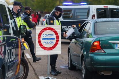 Control de tráfico en la ciudad de León, este miércoles.