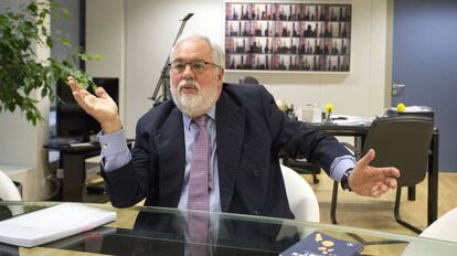 Miguel Arias Ca&ntilde;ete, durante la entrevista.