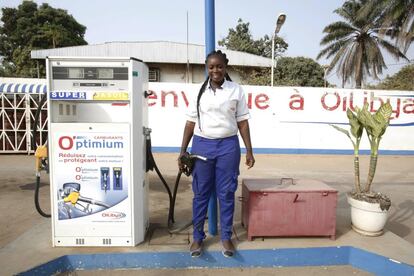 Natein Konate, de 22 años, trabaja en una gasolinera en Bouaké (Costa de Marfil).