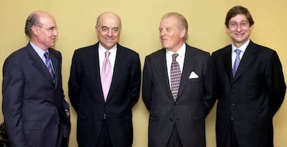 Pedro Luis Uriarte, Francisco González, Emilio Ybarra y José Ignacio Goirigolzarri, primeros ejecutivos del Banco Bilbao Vizcaya Argentaria (BBVA) en el año 2001. 