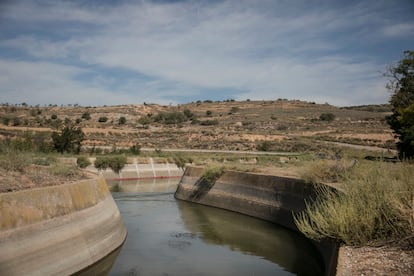 El Canal de Urgell, en su paso por Almenara Alta, este martes.