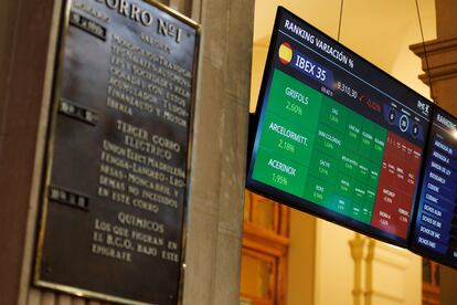 Panel del IBEX 35 en el Palacio de la Bolsa de Madrid