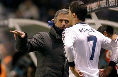 Mourinho da instrucciones a Cristiano. 