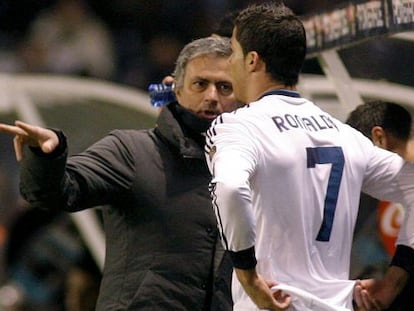 Mourinho da instrucciones a Cristiano. 