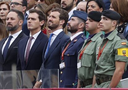 Desde la izquierda, Santiago Abascal, líder de Vox; Albert Rivera, de Ciudadanos, y Pablo Casado, del Partido Popular, durante la celebración de la Fiesta Nacional.