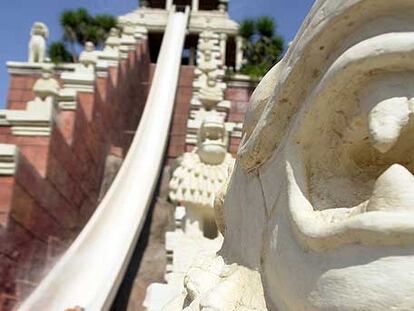 La Torre del Poder, tobogán de 28 metros de altura y atracción estrella de Siam Park.