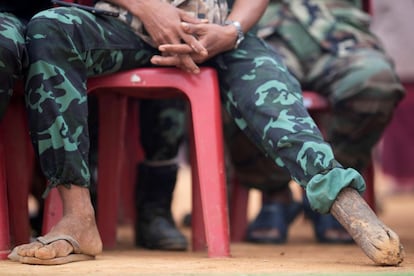 Un soldado minusválido del grupo guerrillero Unión Nacional Karen (KNU, siglas en inglés) participa en el 70º aniversario del Día de la Revolución Nacional Karen, en un bastión rebelde en el estado Karen (Birmania). Cuatro grupos guerrilleros karen se congregaron y cooperaron en el desfile militar para celebrar este día por primera vez tras 69 años, después de firmar un acuerdo nacional de alto el fuego con el Gobierno en 2015.