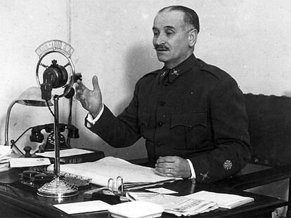 Micrófono de Unión Radio Sevilla utilizado por el general Queipo de Llano para trasladar sus mensajes en pro del alzamiento.