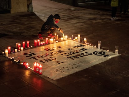 Acto celebrado el sábado en Martorell contra el asesinato de una mujer a manos de su pareja.