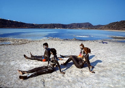 Baño de barro en el lago de Venere (Pantelaria),
