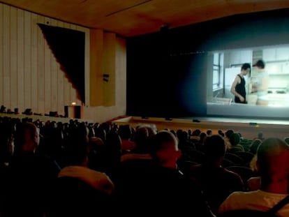 Proyecci&oacute;n de un cortometraje en el auditorio Buero Vallejo de Guadalajara, durante una edici&oacute;n pasada del Festival de Cine Solidario (Fescigu).