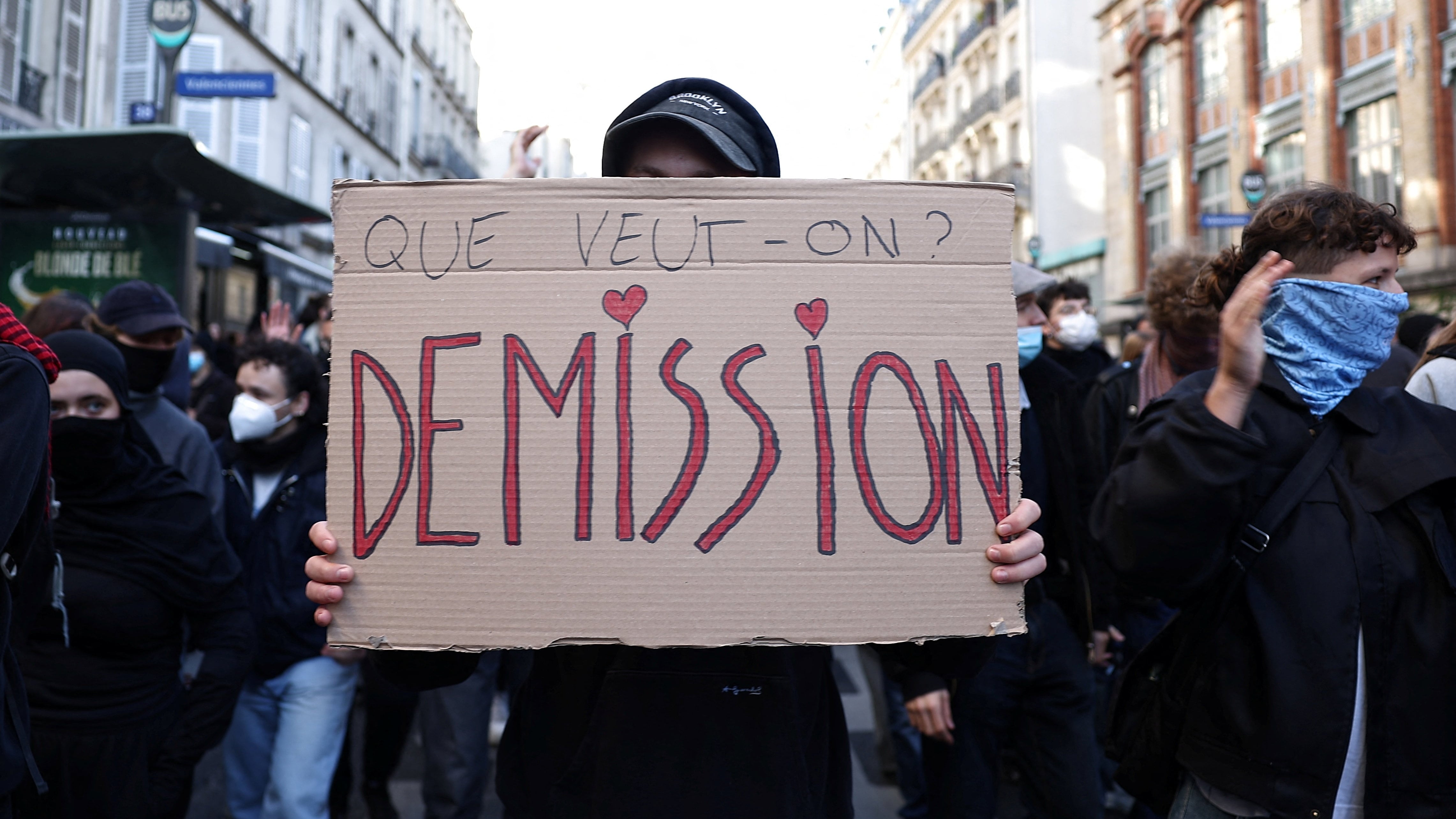 La rabia de los estudiantes, los agricultores y los funcionarios confluye en una gran protesta en toda Francia
