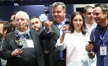 Arzak, su hija Elena Arzak y uno de los hermanos Torres, en la apertura de Madrid Fusión.
