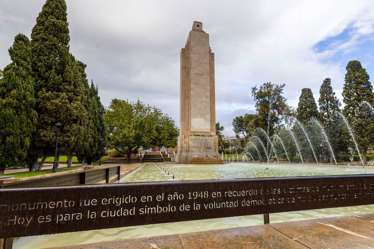 El Gobierno ordena retirar un monumento franquista y el Ayuntamiento de Palma lo protege minutos después 