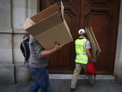 El registro que ha desplegado la Guardia Civil en Catdem busca pruebas de la financiación irregular de CDC.