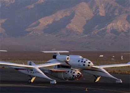 La nave espacial, momentos antes de despegar del desierto de Mojave.