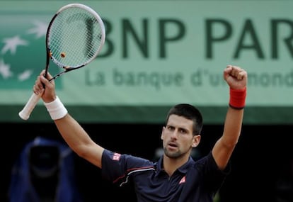 Djokovic celebra el pase a octavos de Roland Garros