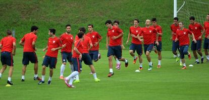 Los jugadores del Athletic, ayer en el entrenamiento en Lezama.