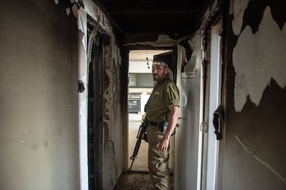 El reservista Ishashi El Hagah, en su casa de Kyriat Shmona, próxima a la frontera con Líbano.