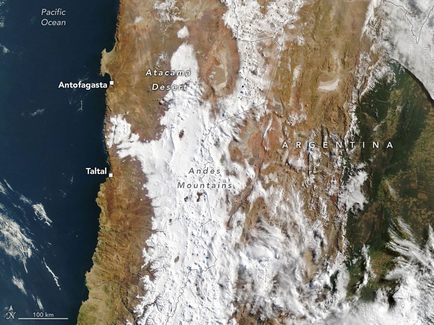 La NASA muestra el desierto de Atacama cubierto de nieve tras los temporales en Chile