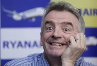 El presidente de la compañía de bajo coste irlandesa Ryanair, Michael O'Leary, ofrece una rueda de prensa en Bruselas (Bélgica) hoy.