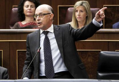 El ministro de Hacienda y Administraciones Públicas, Cristóbal Montoro durante la sesión.