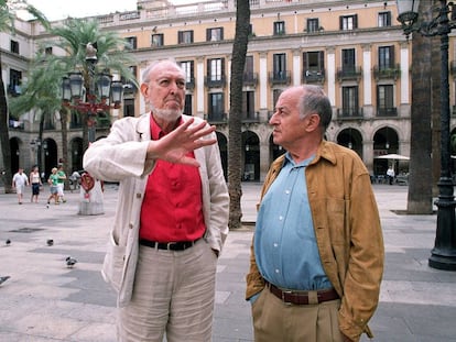 Juan Goytisolo y Josep Maria Castellet, pasean por el Raval 