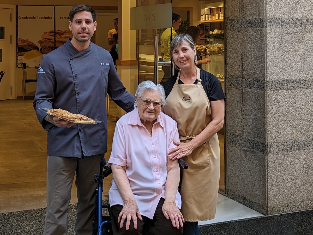 Coca de Llavaneres: el origen del postre catalán que triunfa en la verbena  de San Juan | El Comidista | Gastronomía | EL PAÍS