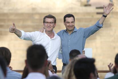 El líder del Partido Popular, Alberto Núnez Feijóo, y el presidente de la Junta de Andalucía, Juan Manuel Moreno.