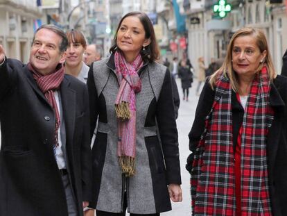 Carmela Silva, primera por la derecha, con el alcalde Abel Caballero y la ministra Reyes Maroto hace unos días en Vigo.