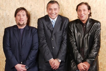 Carlos Latre, Michael Robinson y Paco González.