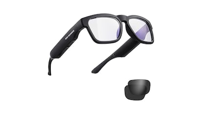 Gafas inteligentes sobre fondo blanco.