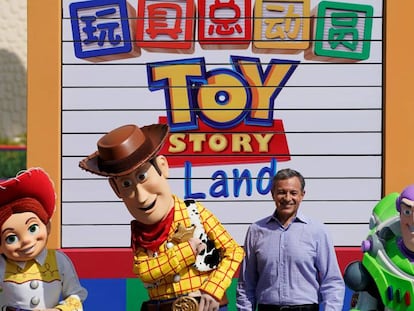 Bob Iger con los personajes de Toy Story