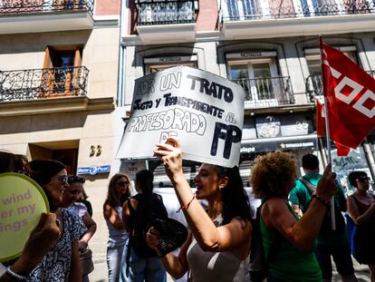 Concentración de profesores de la FP frente a la Consejería de Educación el miércoles 10 de julio.