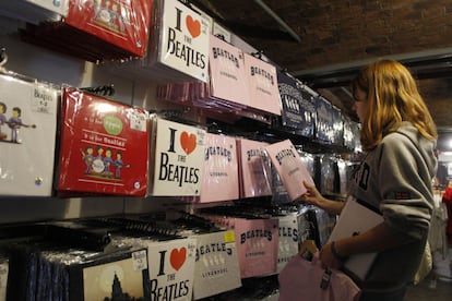 Tienda situada en el piso superior de The Beatles Story, un museo dedicado a los Fab four, en Albert Dock, Liverpool