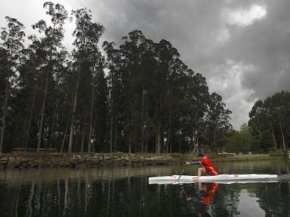 David Cal, entrenándose en el río Lérez, en Monteporreiro, Pontevedra.