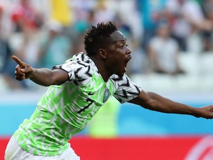 Musa celebra uno de sus goles ante Islandia.