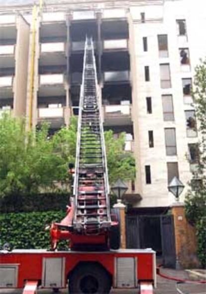 Fachada del hotel Parco dei Principi, donde tres personas han muerto en un incendio en el tercer piso del edificio.