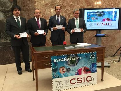 Presentaci&oacute;n de un sello por el 75 aniversario del CSIC, fundado en 1939.