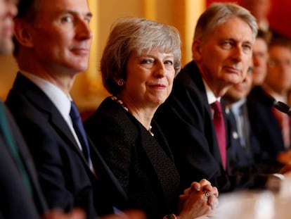 May, sentada junto a otros miembros de se Ejecutivo, el pasado 20 de diciembre en Londres.