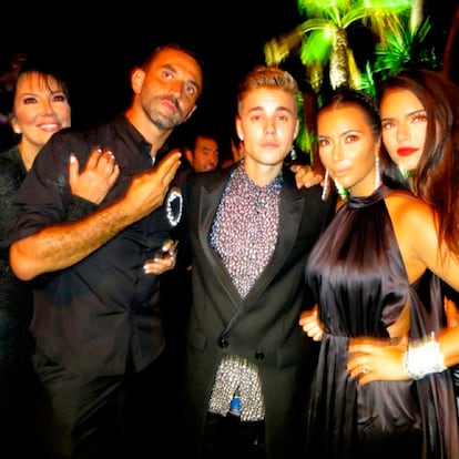 El diseñador italiano Riccardo Tisci celebró su cumpleaños en Ibiza con una gran fiesta. Justin Bieber, Diddy, Kate Moss, Naomi Campbell y Kim Kardashian fueron algunos de los invitados VIP.