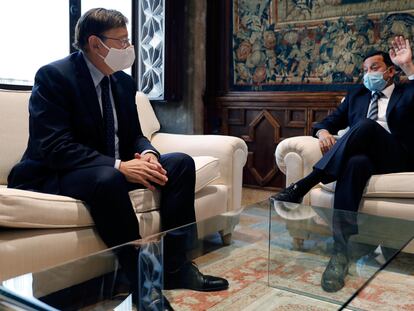 El presidente de la Generalitat, Ximo Puig, durante la reunión que ha mantenido con el presidente del Valencia CF, Anil Murthy.