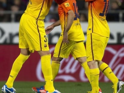 Piqu&eacute; celebra un gol con Messi.