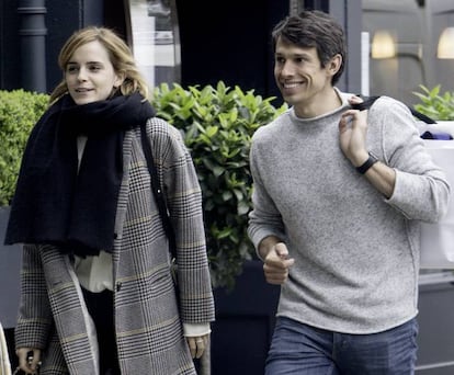 "Lo correcto es que como mujer pueda formar parte de las políticas y decisiones que afectan a mi vida, y que socialmente yo reciba el mismo respeto que reciben los hombres".

En la imagen, la actriz paseando por Londres junto a su actual pareja, el informático Max Knight (2016).