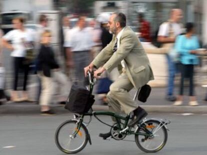 Animar al mayor número posible de trabajadores a que cojan la bicicleta tiene que convertirse en una prioridad máxima para los gobiernos