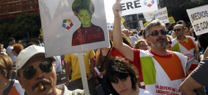 Trabajadores de Telemadrid, RTVE y Efe se manifiestan contra los recortes.